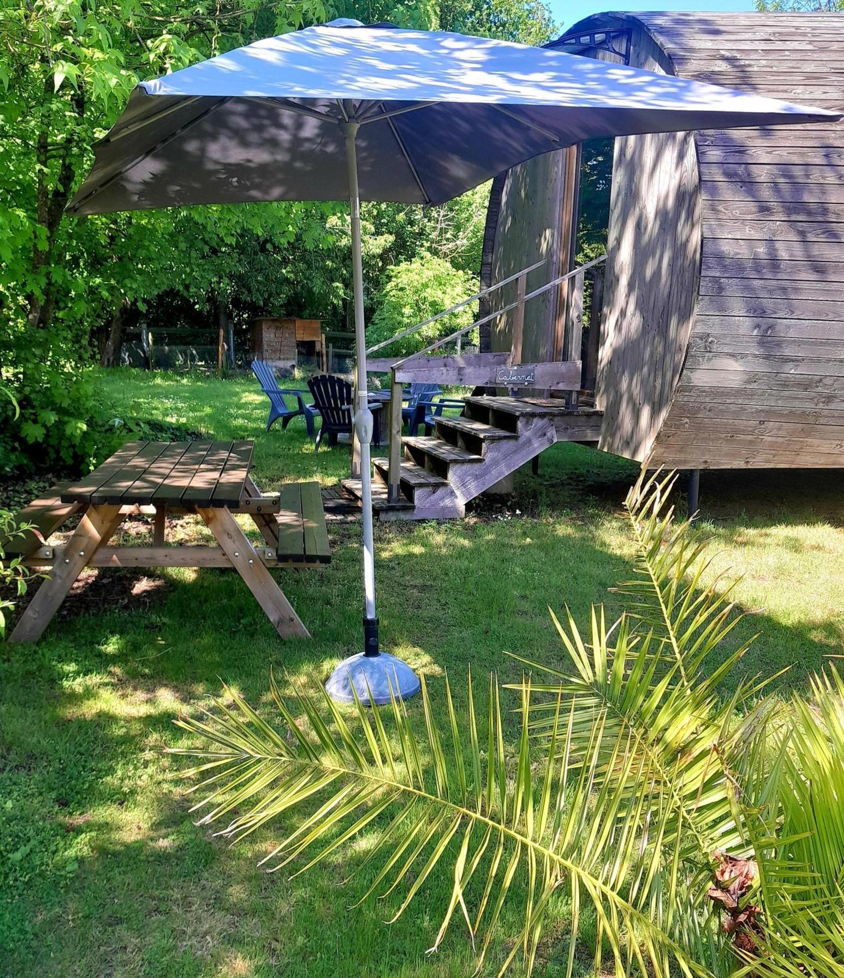 " Village Tonneaux De Tirpoil " Montilliers Exterior photo